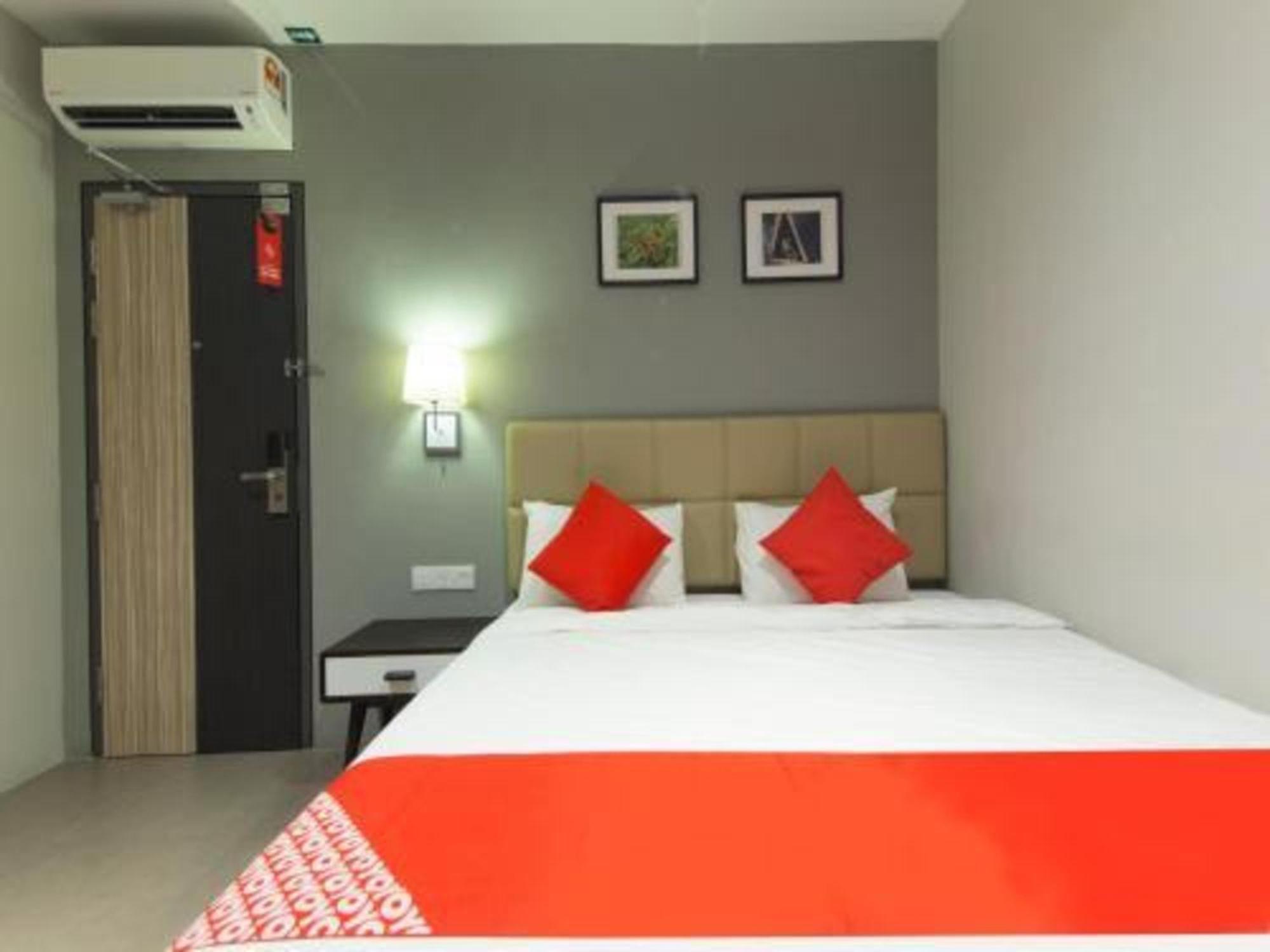 Yootel Boutique Hotel Каджанг Екстер'єр фото
